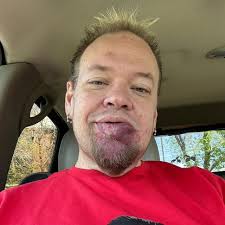 Một thành viên trong đoàn ẩn danh đã nói với Vulture rằng Đội trưởng  America: Brave New World là bộ phim Marvel căng thẳng nhất mà họ từng làm,  với toàn bộ