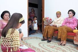 Orang tua adalah orang yang paling berjasa dalam hidup kita. Mohon Doa Restu Pernikahan Masnurul