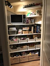 Mooie Opgeruimde Kelderkast Witte Bakken Van Ikea Kratten Van Ikea Wieltjes Eronder Kruidenplankjes Ook Ikea Kelderkast Ikea Kratten