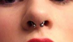 Infected Septum Piercing Symptoms Swollen How To Heal Treat And Care For Nose Piercing Pictur Septum Piercing Aftercare Piercing Aftercare Septum Piercing