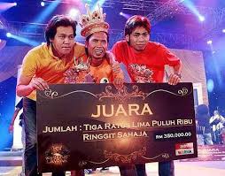 Maharaja lawak mega 2018 kembali dengan menampilkan 14 peserta terdiri daripada 12 kumpulan (duo & trio) serta 2 pelawak solo. Sepah Juara Maharaja Lawak 2011 Ieyra Com