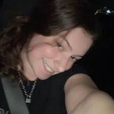 Ariana Barton's Instagram, Twitter & Facebook