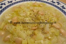 Cavolo cappuccio, farina, uova e sale, a cui è possibile aggiungere erbe aromatiche o spezie per personalizzarle in base ai vostri gusti personali. Ricetta Zuppa Di Cavolo Cappuccio Con Patate Fagioli E Carote Kenwood Kenwood Cooking Blog