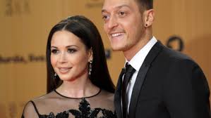 Get all the lyrics to songs by mandy capristo and join the genius community of music scholars to learn the meaning behind the lyrics. Mandy Grace Capristo Und Mesut Ozil Wurden Wieder Zusammen Gesehen