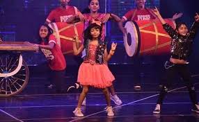 Seen These Viral Pics Of Aaradhya Bachchan Performing At Shiamak Davar S Dance Event Amitabh bachchan, abhishek bachchan, aishwarya rai bachchan and aaradhya bachchan while amitabh bachchan and abhishek bachchan have been advised to stay at the nanavati live blog.