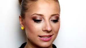 Here are a few eyeshadow color tips to help you make the most of your natural beauty. Romantic Makeup For Blue Eyes And Blonde Hair Youtube