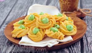 Meski banyak yang menawarkan kue lebaran kekinian ini, tak ada salahnya jika kamu mencoba untuk membuatnya sendiri. Resep Kue Lebaran Yang Klasik Kue Semprit Meringue Pandan Cantik Tempo Co