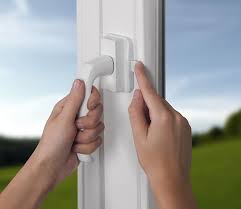 Systeme De Fermeture De Securite Enfant Pour Fenetre Et Acces Balcon Securite Enfants Securite Fenetre Securite Maison