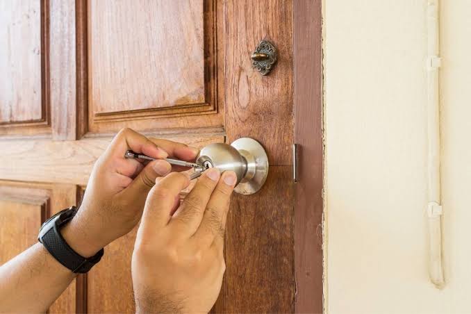 Hometown Locksmith Co. technician working in South Jordan