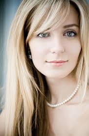 Hairstyles For Long Faces And Big Noses Long Face Hairstyles Long Hair Styles Long Hair With Bangs And Layers