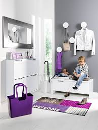 Interieur Violet Couleur Vive Penser A Mettre Un Banc Et Des Cousins Dans L Entree Des Enfants Idee Deco Maison Idee Deco Deco