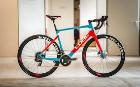 Cube Neuheiten 2020 Neben Einem Neuen Cube Litening Mit Den Schwerpunkten Integration Und Aerodynamik Gab Es Das Cube Ag Cube Rennrad Rennrad Peugeot Rennrad