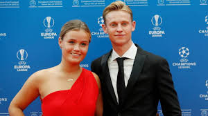 We eindigen met vivianne miedema, aanvalsleidster van het nederlands dameselftal. Virgil Van Dijk Wint Van Messi En Ronaldo Nos Jeugdjournaal