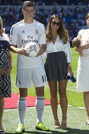 The winger, from cardiff, announced news of her arrival on twitter on tuesday. Presentacion En El Bernabeu Gareth Bale Football Predictions Footy