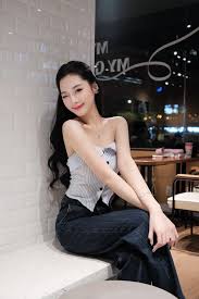 Bộ ảnh Trần Hà Linh bikini sexy: Cô nàng ồn ào nhưng xinh