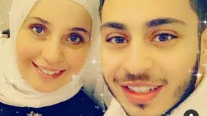 من هي زوجة وليد مقداد، ابن خالد عبد الله جبريل مقداد مؤسسة قناة طيور الجنة الشهيرة والتي تقدم عدد من أناشيد وبرامج الأطفال، وقد عمل الوليد مقداد أثناء صغره منشد في القناة، وشارك بتصوير العديد من الكليبات الخاصة. Ù…Ø§Ø°Ø§ Ù‚Ø§Ù„Øª ÙˆØ§Ù„Ø¯Ù‡ Ø§Ù„ÙˆÙ„ÙŠØ¯ Ù…Ù‚Ø¯Ø§Ø¯ Ø¨Ø¹Ø¯ Ø®Ø·Ø¨ØªÙ‡ Ù…Ù† Ù†ÙˆØ± ØºØ³Ø§Ù† ÙˆØ§Ù„ÙˆÙ„ÙŠØ¯ ÙƒØ¨Ø± ÙŠØ§ Ø¬Ø¯Ø¹Ø§Ù† Ø§Ø­Ù†Ø§ Ø´ÙƒÙ„Ù†Ø§ Ø¹Ø¬Ø²Ù†Ø§ Youtube