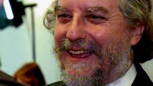 Andrés Palma muestra las cartas para la aprobación de Reforma Educacional