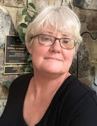 Elizabeth Mctear's Instagram, Twitter & Facebook