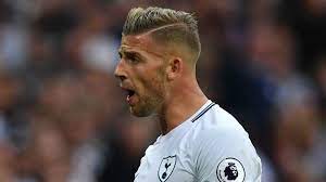 The toby alderweireld haircut is a short slicked back pompadour with a high skin fade on the back how to ask your barber for the toby alderweireld haircut. Alderweireld Vers Manchester United