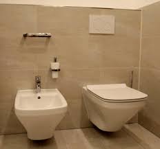 50+ badezimmer fliesen sandfarben modern gif. Ganz In Weiss Wc Und Bidet Fliesen Sandfarbe Hand