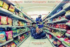 Bila ingin foto prewedding anda terlihat unik dan menarik perhatian, ambil saja tema berfoto. 99 Ide Kumpulan Contoh Pose Foto Prewedding Muslimah Modern Gaun Kasual Desain Henna Sederhana Warna Rambut Pirang