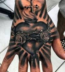 2 en tal sentido, la devoción al sagrado corazón refiere en particular. Expresivos Y Coloridos Tatuajes De Corazones Para Hombres Tatuajes Religiosos Disenos De Tatuajes Para Hombres Tatuaje Corazon