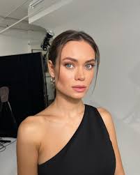 Ecomm for fashion brand @mylamarque 📸 Using @burtsbeesca All aglow stick  for a natural glowy skin + 8mm individual lashes from @shopmfma Hair &  makeup by @j.hall_mua Booked thru @nadia_blouin @nadiablouinagency  #montrealmakeupartist #