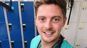 Alex George: De chico reality a embajador de la salud mental en Reino Unido 