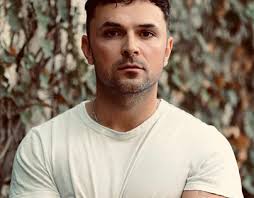 Name Viral Projects :: Photos, videos, logos, illustrations and branding ::  Behance