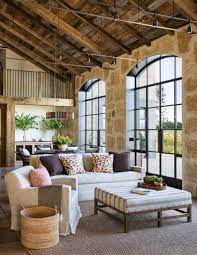 Mix Di Stili Per La Casa Di Campagna Case E Interni Casa Rustica Salotti Mediterranei Interior Design Per La Casa