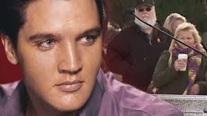 Is elvis presley alive and well? Is Elvis Presley Still Alive Newly Surfaced Photo Has People Talking And You Might Want To Listen Society Of Rock