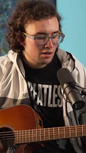 Punto medio . . . Próximamente mi segundo single! Versión estudio y versión  acústica. Me encanta esa canción porque más allá de dónde nace, tiene un  gran peso y enseñanza sobre mi