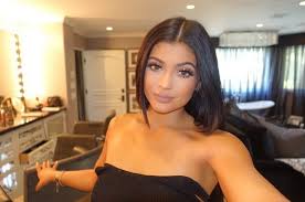 No doubt kylie jenner's young fans are eating up her cosmetics which haven't gotten great reviews and are not in my experience, professional makeup artists do not use kylie jenner's makeup line. What Makeup Products Does Kylie Jenner Use Popsugar Beauty
