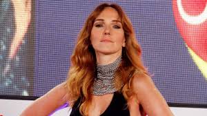 Ana Carol Serra bundle red lace peel