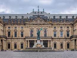 Sie entstand als gemeinsames meisterwerk wichtiger künstler ihrer zeit und repräsentiert einen der prächtigsten fürstenhöfe europas. Wurzburger Residenz Offnet Wieder Wurzburg Erleben