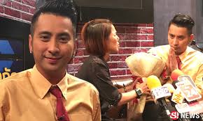เป็นอีกหนึ่งครอบครัวที่น่ารักมากๆ สำหรับ ตลกชื่อดัง บอล เชิญยิ้ม กับภรรยาคนสวย ยูริ แต่ก็ไม่วายมีประเด็นเมาท์ ปัญหาแม่เลี้ยงลูกเลี้ยงออก. à¸šà¸­à¸¥ à¹€à¸Š à¸à¸¢ à¸¡ à¹ƒà¸« à¸­à¸  à¸¢ à¹€à¸¡ à¸¢à¸¨à¸£ à¸™ à¸³à¸•à¸²à¸™à¸­à¸‡ à¸‚à¸­à¹‚à¸—à¸©à¸— à¸›à¸²à¸à¸žà¸¥ à¸­à¸¢