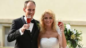 Emily und robert werden auf die probe gestellt, als sie ihre hochzeitsreise gemeinsam antreten. Hochzeit Auf Den Ersten Blick Liebes Aus Bei Selina Und Steve Intouch