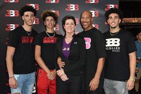 His latest girlfriend appears to be singer evoni. Lamelo Ball Dating Teanna Trump When Did It Start Otakukart