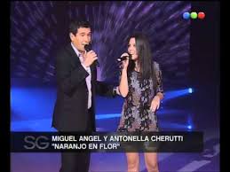 En las redes, su nombre se volvió tendencia por las acusaciones de en las redes sociales, muchos televidentes denunciaron 'acomodo' por ser hija de miguel ángel: Cantan Miguel Angel Cherutti Y Su Hija Naranjo En Flor Susana Gimenez Youtube