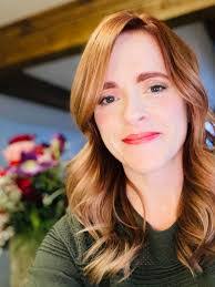 Kristen Dumas's Instagram, Twitter & Facebook