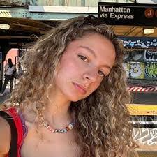 Julia Dicesare's Instagram, Twitter & Facebook