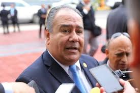 Parientes del auditor Espino trabajan en la secretaría de Salud y UAT