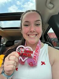 hello! I'm a recent college graduate who is new to the St. Louis area  looking for some roommates! I bring a fun (but I am a quiet roommate)  attitude and will crochet