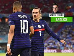 Er worden wedstrijden, strategieën en prestaties van hoofdrolspelers. Onze Man Ziet Hoe Frankrijk Nog Steeds Frankrijk Is De Elektriciteit Bij Les Bleus Maakt Het Spannend Voor Wanneer Zou De Kortsluiting Zijn Populair In Hln Sport Hln Be