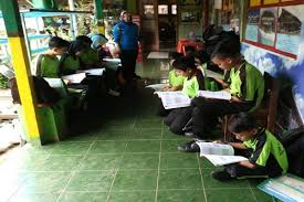 Juara utama 2 paskibra sdn srondol kulon 01 a dalam event manunggal 2 0. Meski Gedung Rusak Diterjang Angin Ribut Siswa Sd Banyuamik Tetap Semangat Belajar