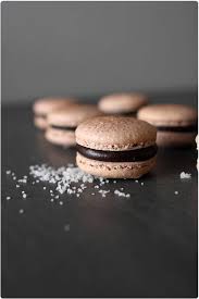 Macarons Chocolat Noir Et Fleur De Sel Chefnini Recette Macaron Macaron Chocolat Macaron