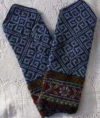 Mittens were printed and hanged all around the showroom. Sweatergoddess Latvian Mittens Smoke Blue Elkhorn Handschuhe Stricken Stricken Und Hakeln Strickware