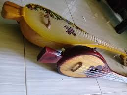 Cara agar bisa mengeluarkan bunyi pada alat musik ini, kalian harus menarik gagang talinya dan kemudian akan mengeluarkan bunyi. Panting Alat Musik Tradisional Kalimantan Selatan