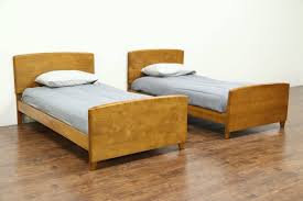 Midcentury Modern 1950 S Vintage Pair Of Twin Beds Heywood Wakefield Twin Bed Modern Twin Beds Heywood Wakefield