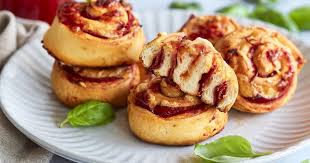 Pizzaschnecken Mit Fertigteig Herzhafter Snack Die Besten Backrezepte Mit Gelinggarantie Rezept Rezepte Snack Herzhafte Snacks